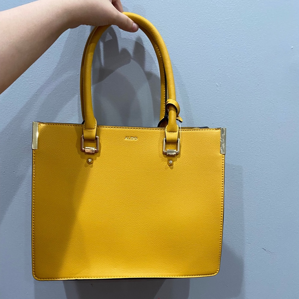 Yellow, medium size bag with strap Aldo